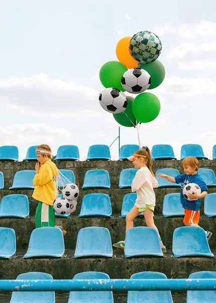 Party Deco Foil Round 45cm (18") Happy Birthday with Soccer Balls